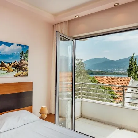 Apartmani Jelena Tivat Exterior photo
